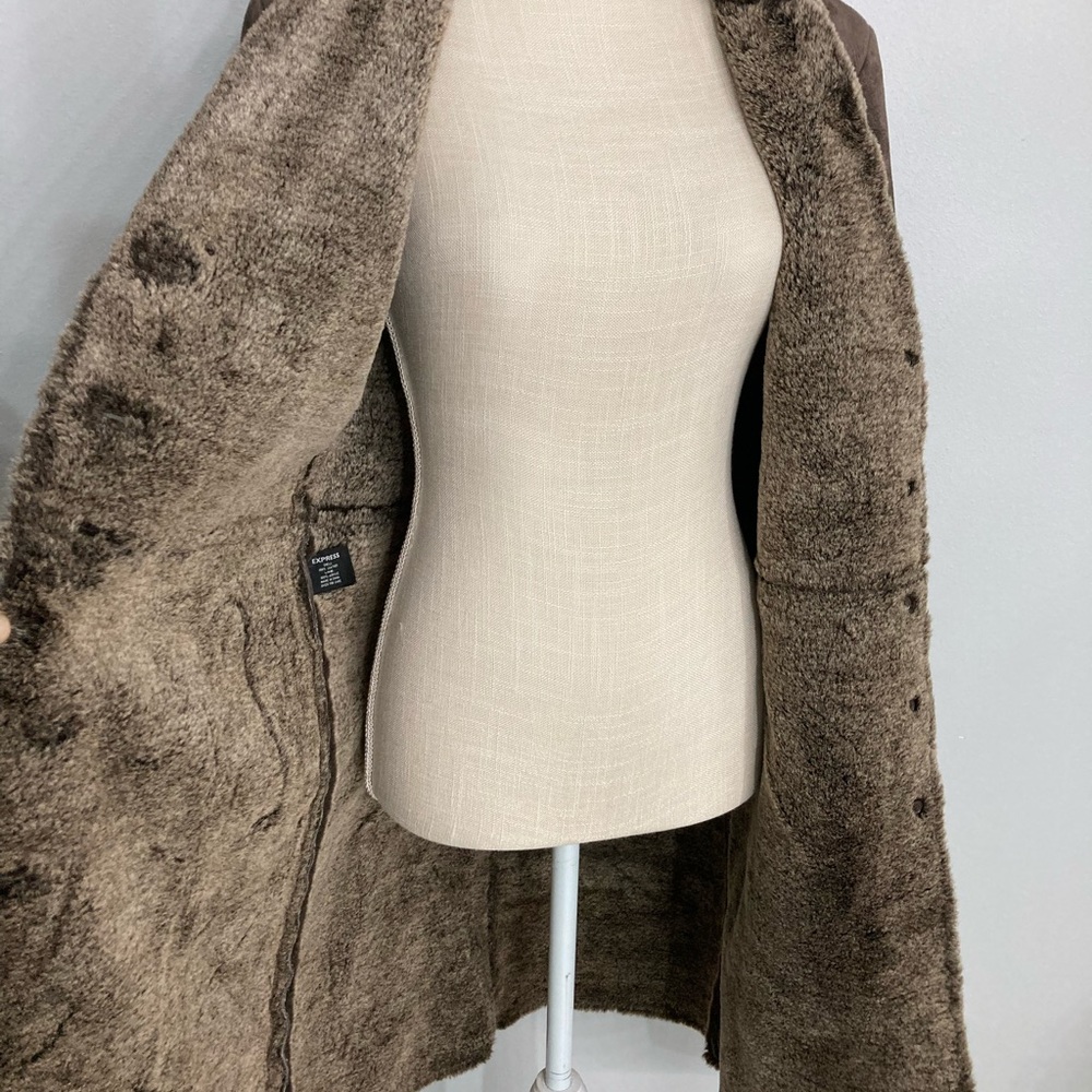 Express-Genuine Leather Womans Trenchcoat. - Picture 8 of 8